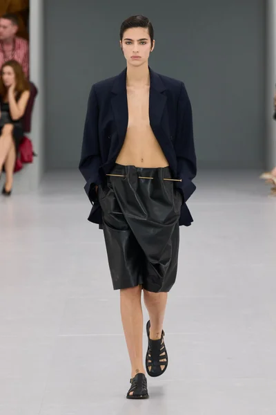 Look 4